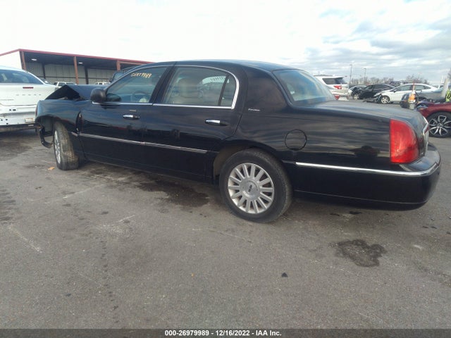Lincoln Town Car Executive 2003 1LNHM81W73Y634870 Image 3