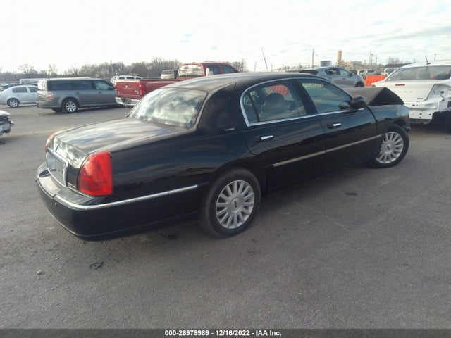 Lincoln Town Car Executive 2003 1LNHM81W73Y634870 Image 4