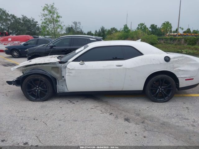 2C3CDZAG5HH651878 Dodge Challenger Sxt Plus
