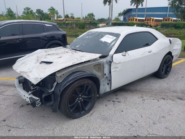 2C3CDZAG5HH651878 Dodge Challenger Sxt Plus