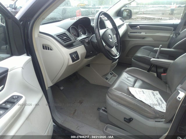 Volkswagen Routan 2010 2V4RW3D10AR294720 Image 6