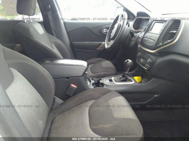 1C4PJLAB8HW559916 Jeep Cherokee Altitude Fwd