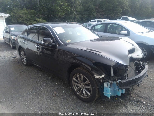 2016 Infiniti Q70, VIN: JN1BY1AR2GM270051