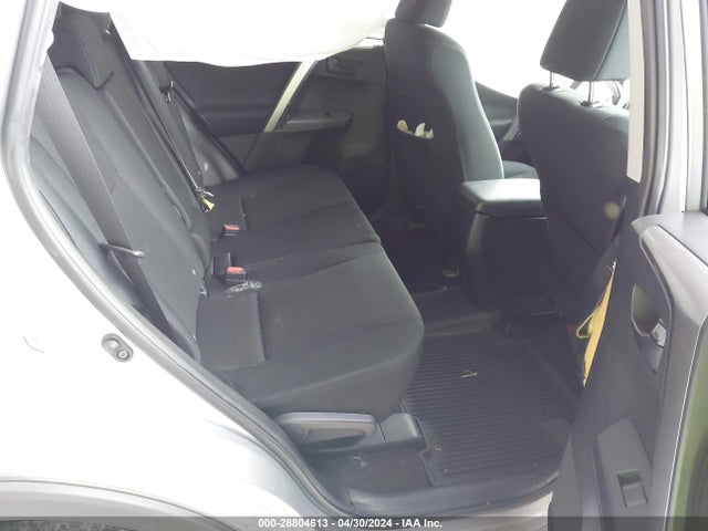 Toyota RAV4 LE 2018 JTMBFREV7JJ245244 Image 8