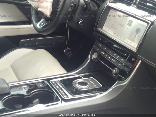 SAJAF4BV8HA972794 Jaguar Xe 35t R-sport