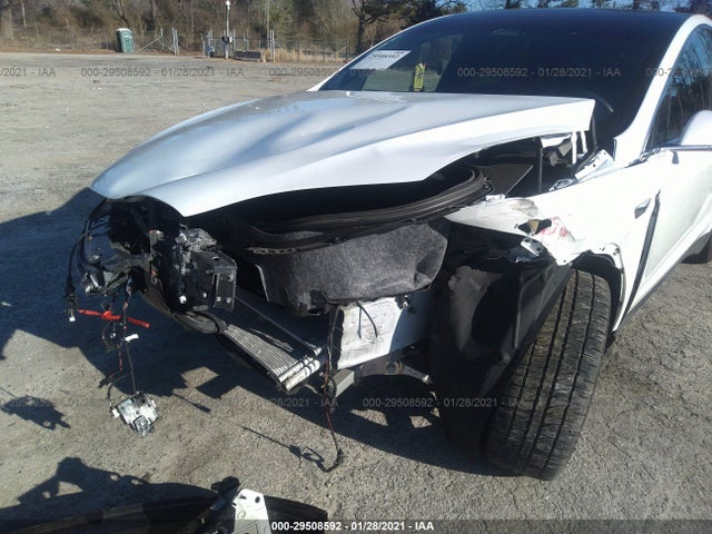 5YJXCAE44JF144807 Tesla 2018
