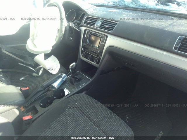1VWAT7A38GC016966 Volkswagen Passat 1.8t S