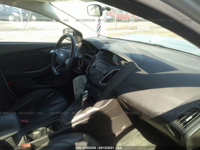 1FADP3F25GL332327 Ford FOCUS SE