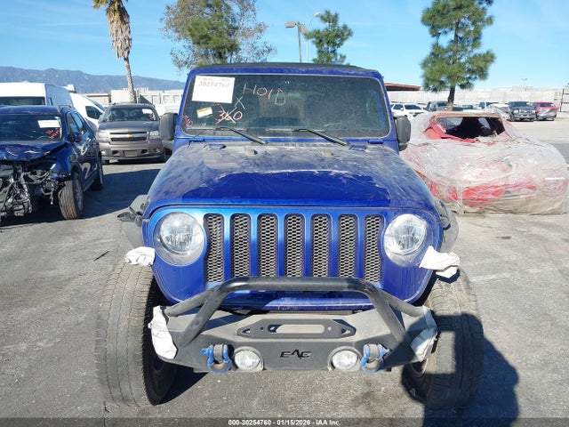 1C4HJXDGXKW677847 Jeep Wrangler Unlimited Sport S 4x4