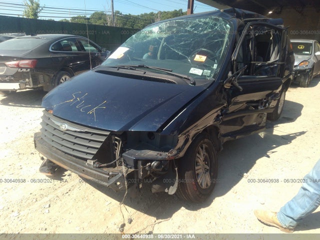 Chrysler Town & Country 2005 1C4GP45RX5B199059 Image 2