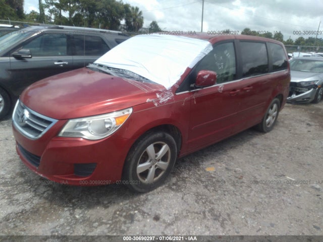 Volkswagen Routan 2010 2V4RW3D15AR159247 Image 2