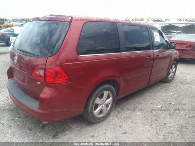 Volkswagen Routan 2010 2V4RW3D15AR159247 Image 4