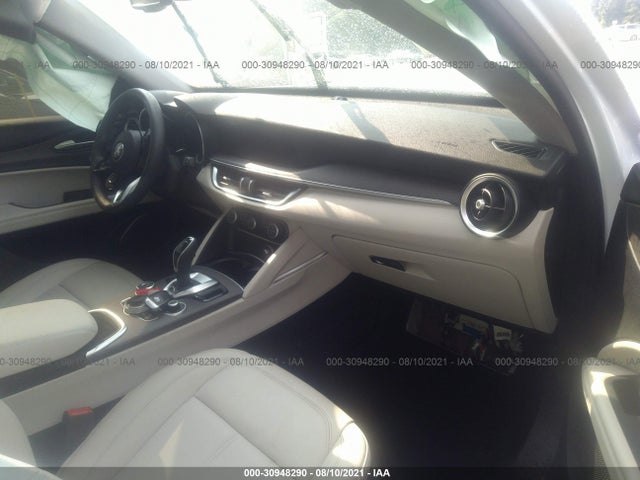 2021 Alfa Romeo Stelvio, VIN: ZASPAKBN9M7D13536