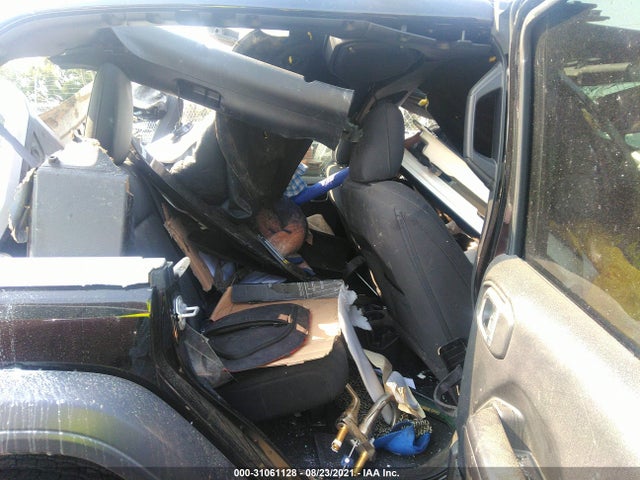 1C4HJXDG8JW166930 Jeep Wrangler Unlimited Sport S
