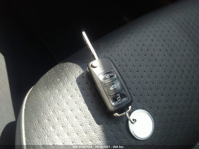 2013 VOLKSWAGEN JETTA SEDAN SE W/CONVENIENCE VIN: 3VWDP7AJ1DM256113