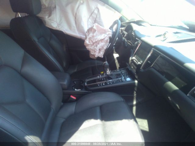 2017 PORSCHE MACAN WP1AA2A57HLB82201 Photo 4