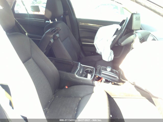 2C3CCARG4JH325018 Chrysler 300 Touring