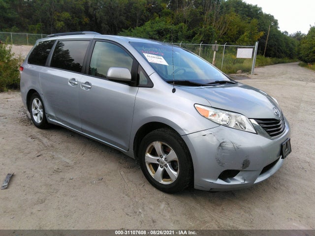31107608 :رقم المزاد ، 5TDKK3DC3BS072593 vin ، 2011 Toyota Sienna Le مزاد بيع