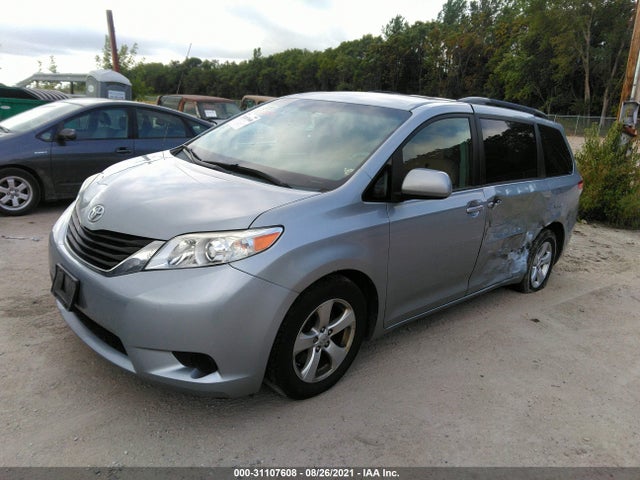 31107608 :رقم المزاد ، 5TDKK3DC3BS072593 vin ، 2011 Toyota Sienna Le مزاد بيع