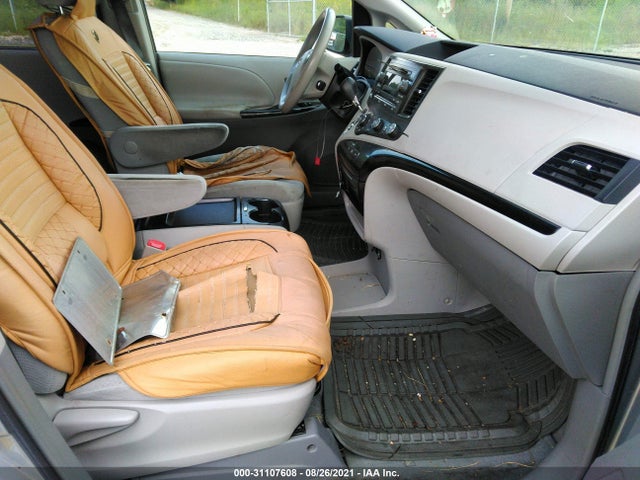 31107608 :رقم المزاد ، 5TDKK3DC3BS072593 vin ، 2011 Toyota Sienna Le مزاد بيع