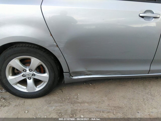 31107608 :رقم المزاد ، 5TDKK3DC3BS072593 vin ، 2011 Toyota Sienna Le مزاد بيع