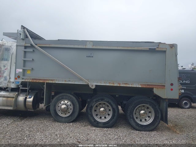 Auction sale of the 2018 Peterbilt 365, vin: 1NPSXPEX3JD460839, lot number: 31314202