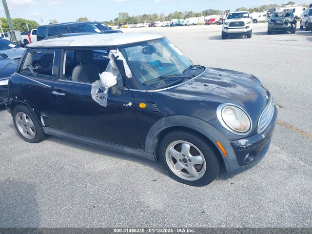 2007 MINI COOPER WMWMF33517TT56682 Photo 0