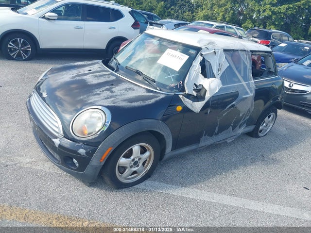 2007 MINI COOPER WMWMF33517TT56682 Photo 1
