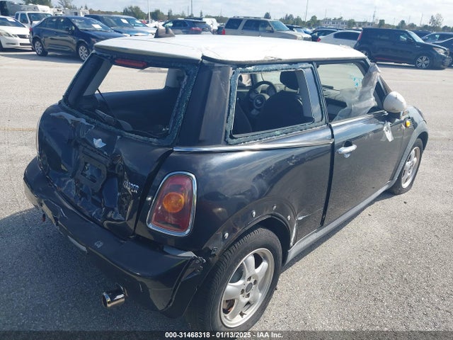 2007 MINI COOPER WMWMF33517TT56682 Photo 3