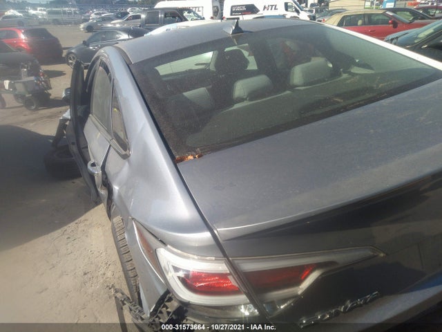 2016 Hyundai Sonata, VIN: KMHE24L1XGA027945