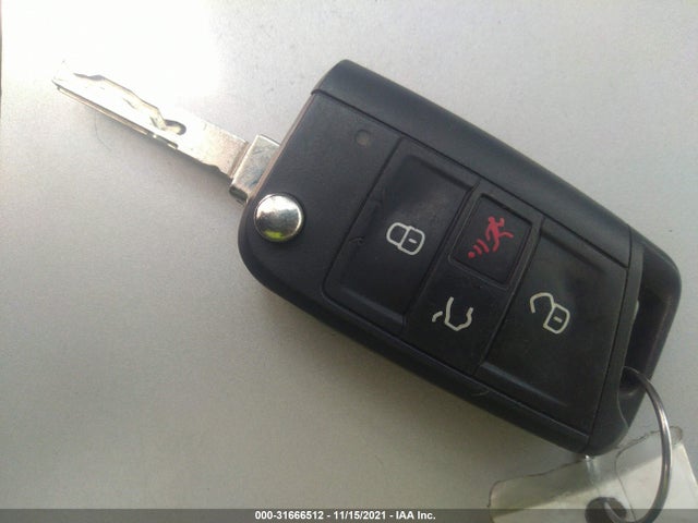 3VV0B7AXXJM076260 Volkswagen TIGUAN S
