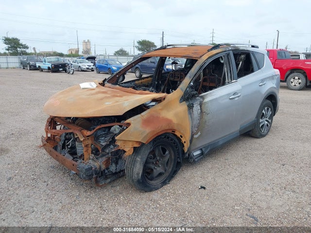 Toyota RAV4 LE 2018 2T3ZFREV2JW426607 Image 2