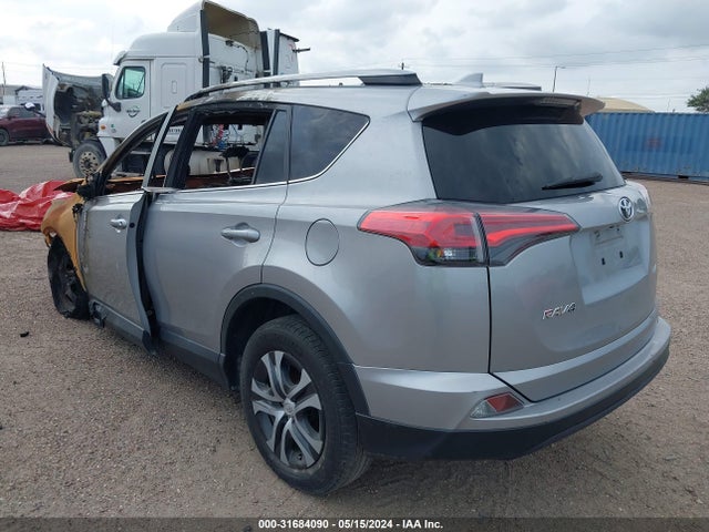 Toyota RAV4 LE 2018 2T3ZFREV2JW426607 Image 3
