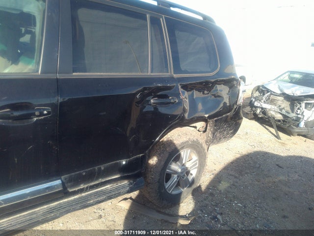 2015 Toyota Land Cruiser, VIN: JTMHY7AJ2F4033885