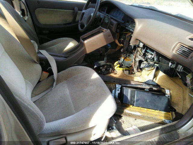 1992 NISSAN MAXIMA GXE VIN: JN1HJ01F4NT025138