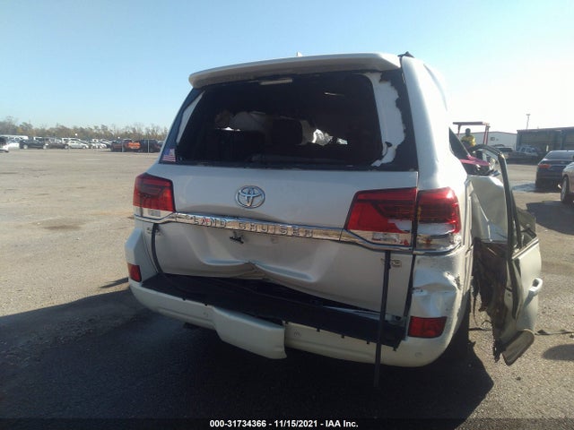 2016 Toyota Land Cruiser, VIN: JTMCY7AJ1G4038359