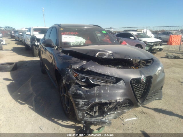 2022 Alfa Romeo Stelvio, VIN: ZASPAJAN4N7D25073