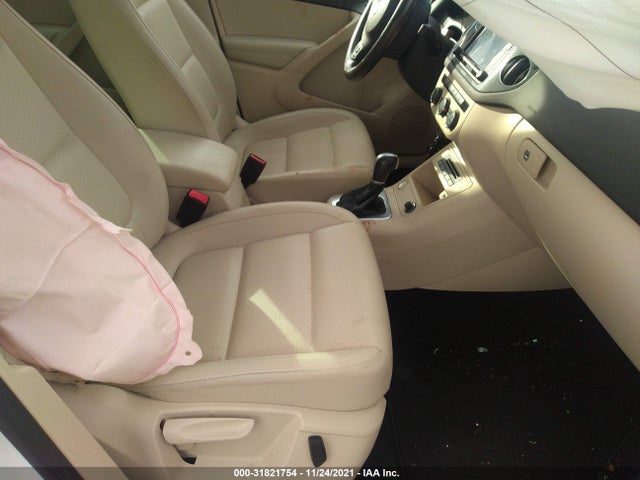 WVGRV7AX9HK003682 Volkswagen Tiguan Wolfsburg Edition