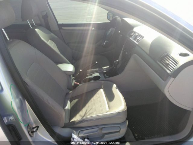 1VWBS7A30FC011573 Volkswagen Passat 1.8t Se
