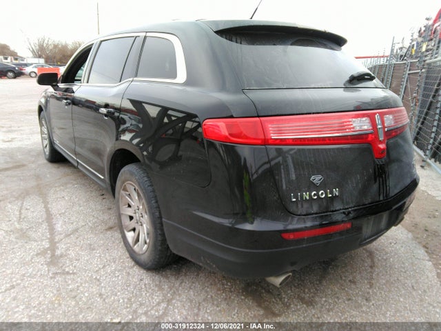 2017 Lincoln MKT, VIN: 2LMHJ5NK7HBL01558