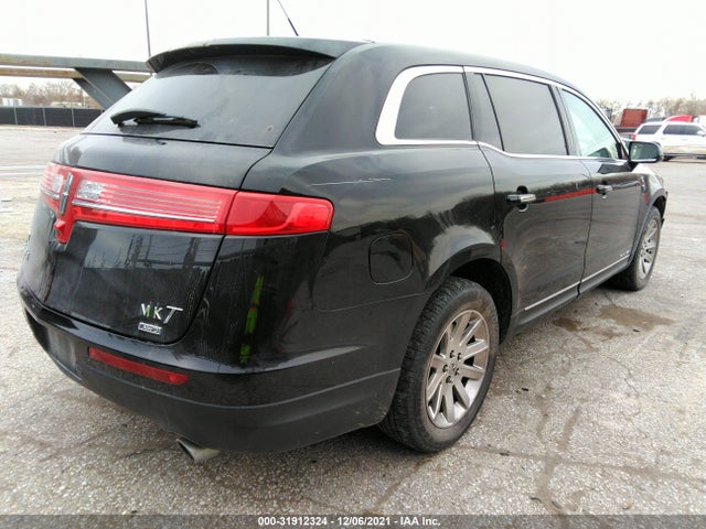 2017 Lincoln MKT, VIN: 2LMHJ5NK7HBL01558