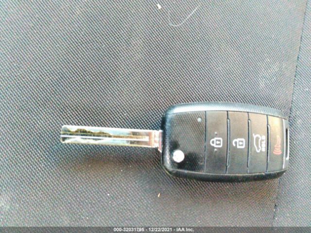 KNDJN2A21K7014713 KIA Soul Base