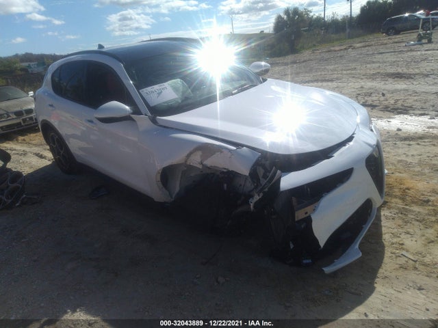 2022 Alfa Romeo Stelvio, VIN: ZASPAJAN3N7D24822