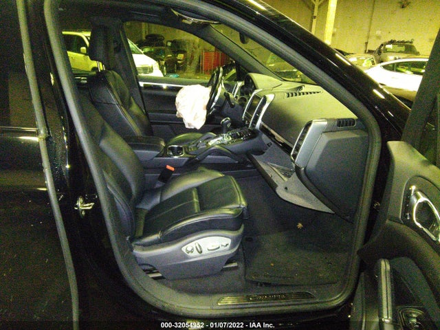 2015 Porsche Cayenne, VIN: WP1AF2A21FLA32380