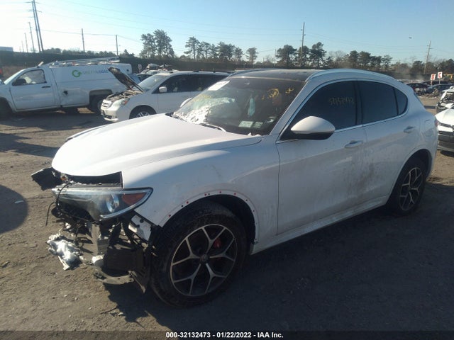 2021 Alfa Romeo Stelvio, VIN: ZASPAKBN7M7D04303