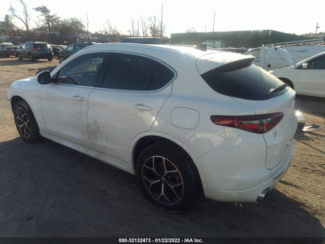 2021 Alfa Romeo Stelvio, VIN: ZASPAKBN7M7D04303