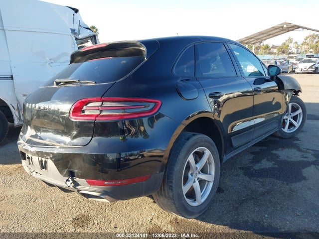 2017 PORSCHE MACAN WP1AA2A56HLB00958 Photo 3
