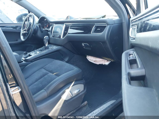 2017 PORSCHE MACAN WP1AA2A56HLB00958 Photo 4