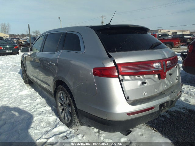 2018 Lincoln MKT, VIN: 2LMHJ5AT6JBL00552
