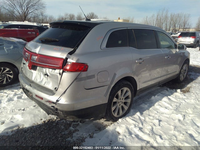 2018 Lincoln MKT, VIN: 2LMHJ5AT6JBL00552